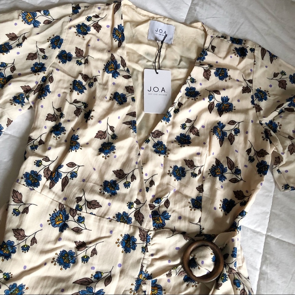 Floral Print Ruffled Wrap Dress - Picture 5 of 6